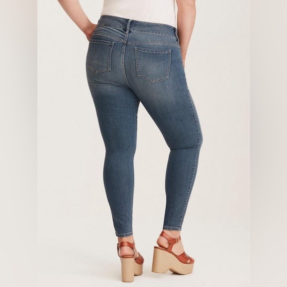 Torrid Jegging Skinny Super Stretch Mid-Rise Jean Size 18 NWT Brand New - Picture 2 of 6